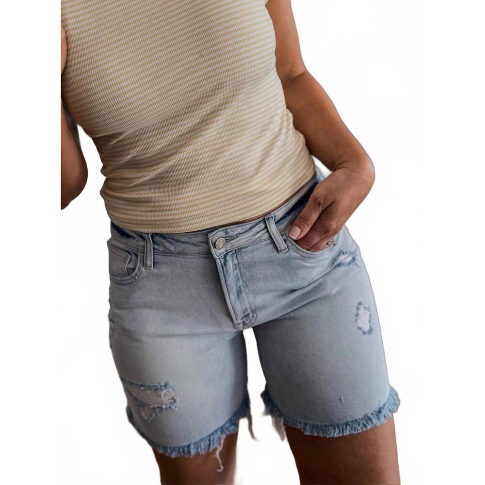 NEW VERVET BY FLYING MONKEY appreciate mid rise midi shorts in light wash - Picture 4 of 6